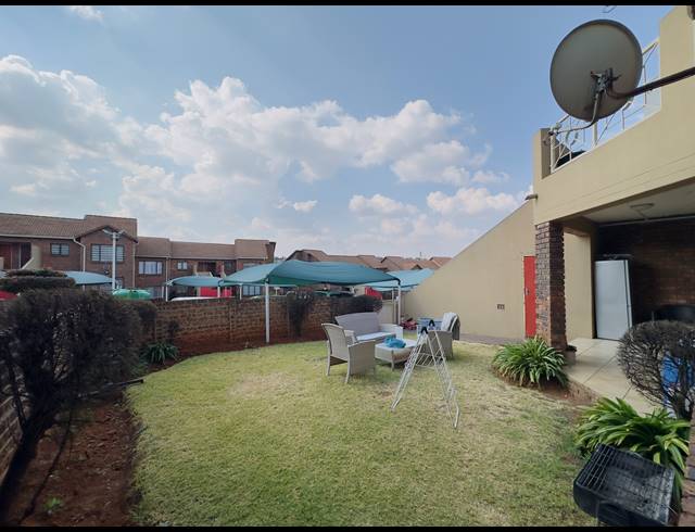 2 BEDROOM TOWNHOUSE FOR SALE IN MONDEOR